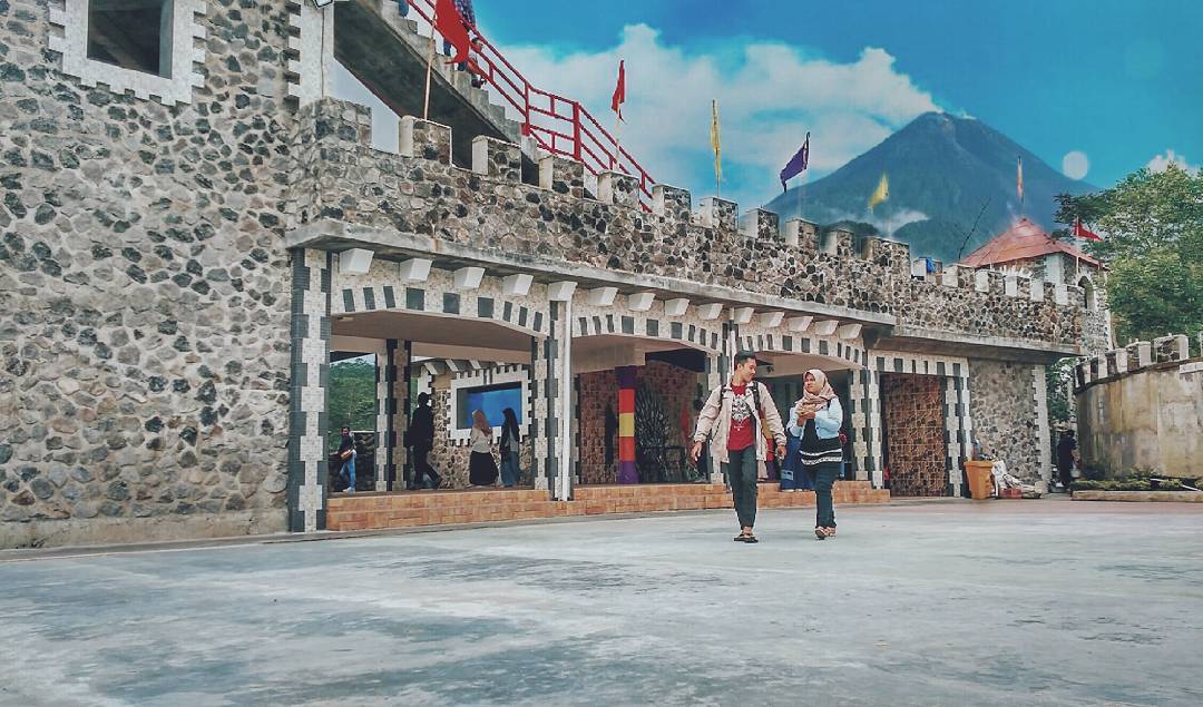 Wisata Baru Hits Jogja 2017, The Lost World Castle of
